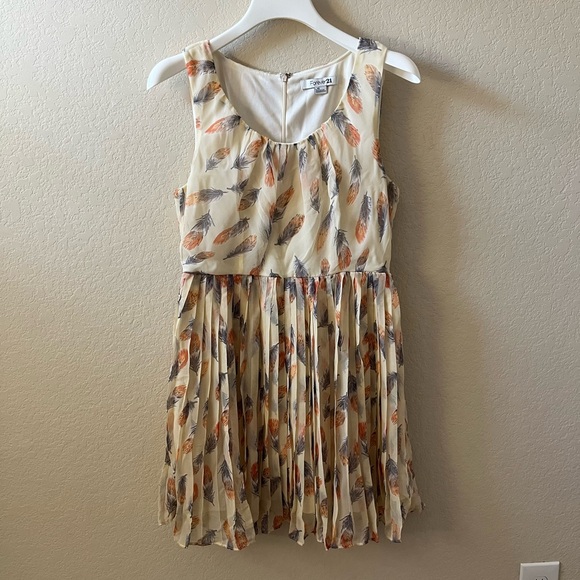 Forever 21 Other - Forever 21 Kids Large Sleeveless Feather Print Pleated Dress